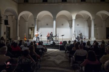 Due generazioni di donne siciliane protagoniste al Chiostro San Domenico - 1