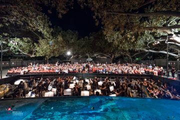 Giovedì 4 e sabato 6 agosto, La Traviata incorniciata tra i maestosi ficus di Villa Margherita - 1
